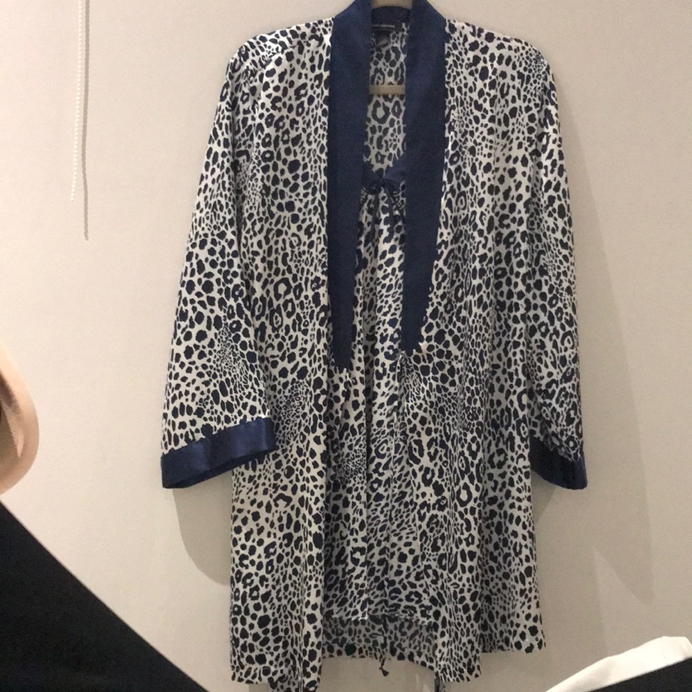 Jones New York Black and Blue Robe Elegant Intimates